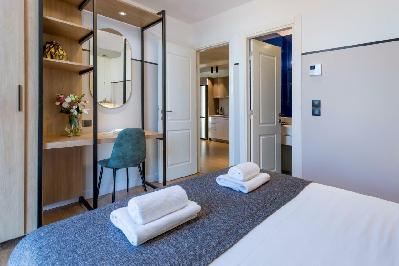 The Pinnacle Athènes Extérieur photo A bedroom at the hotel