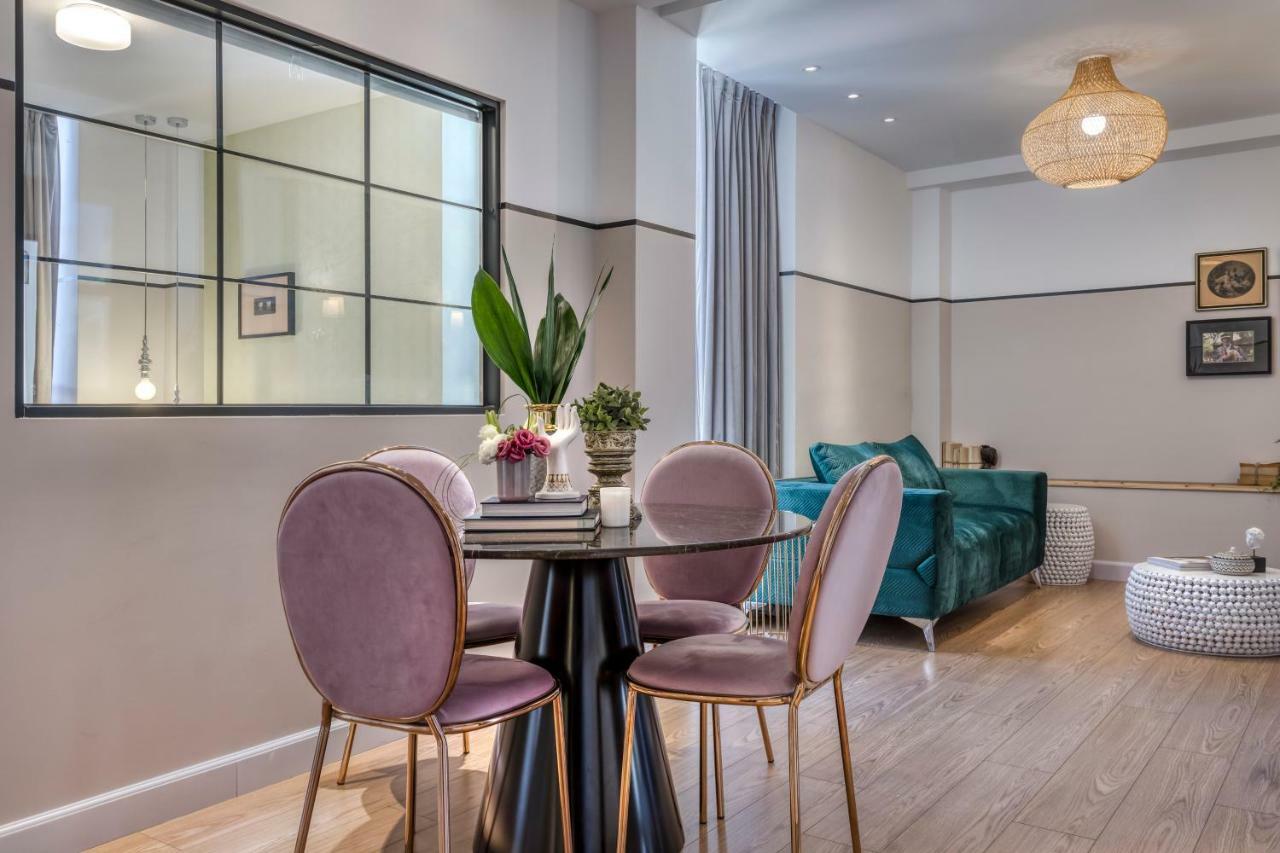 The Pinnacle Athènes Extérieur photo The interior of a serviced apartment in London