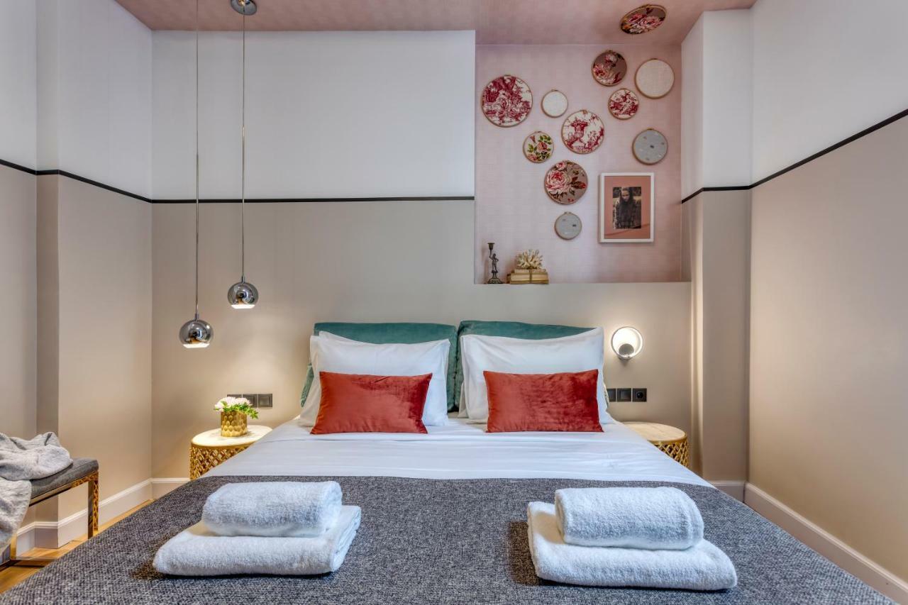 The Pinnacle Athènes Extérieur photo Deluxe Room