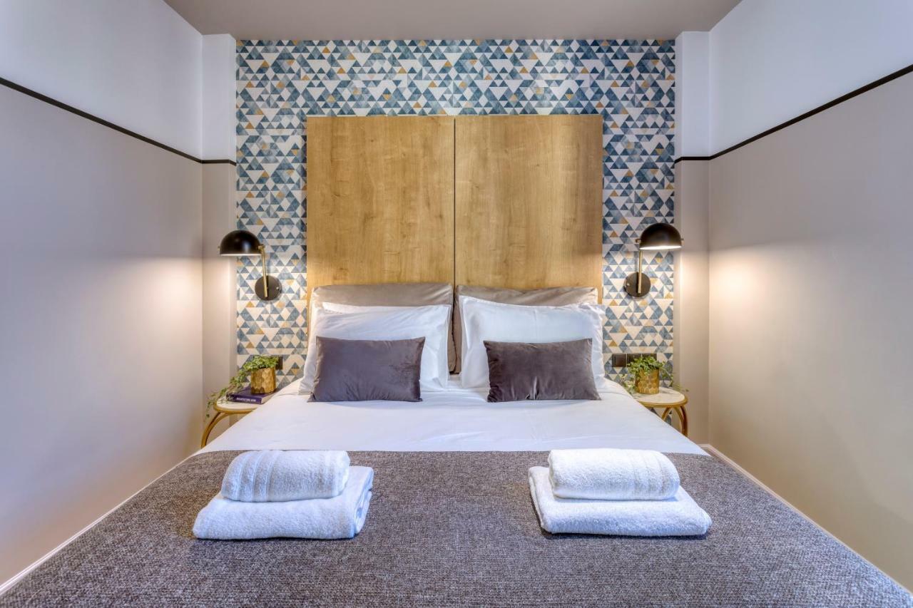The Pinnacle Athènes Extérieur photo Deluxe room