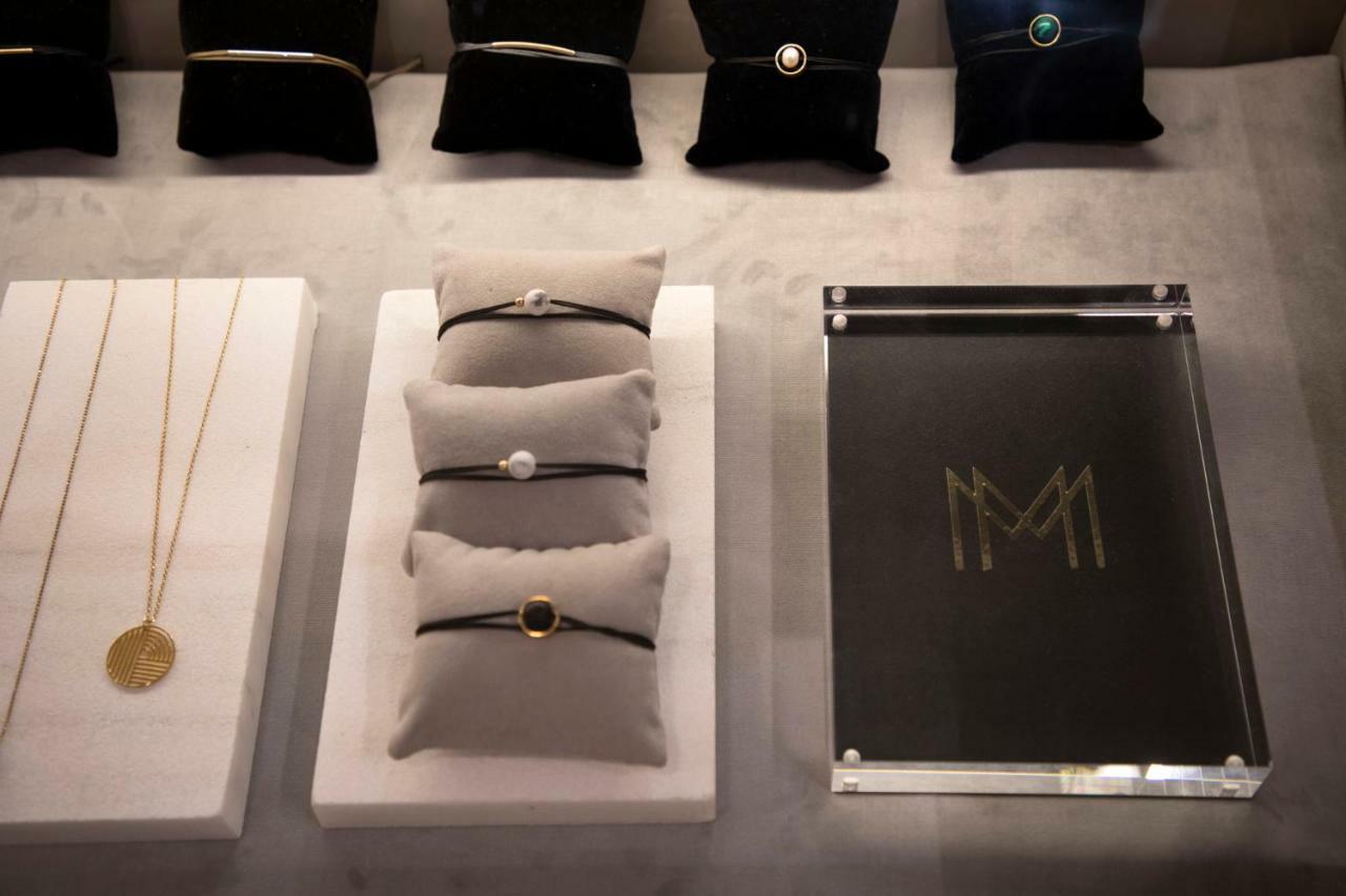 The Pinnacle Athènes Extérieur photo Jewelry by the designer