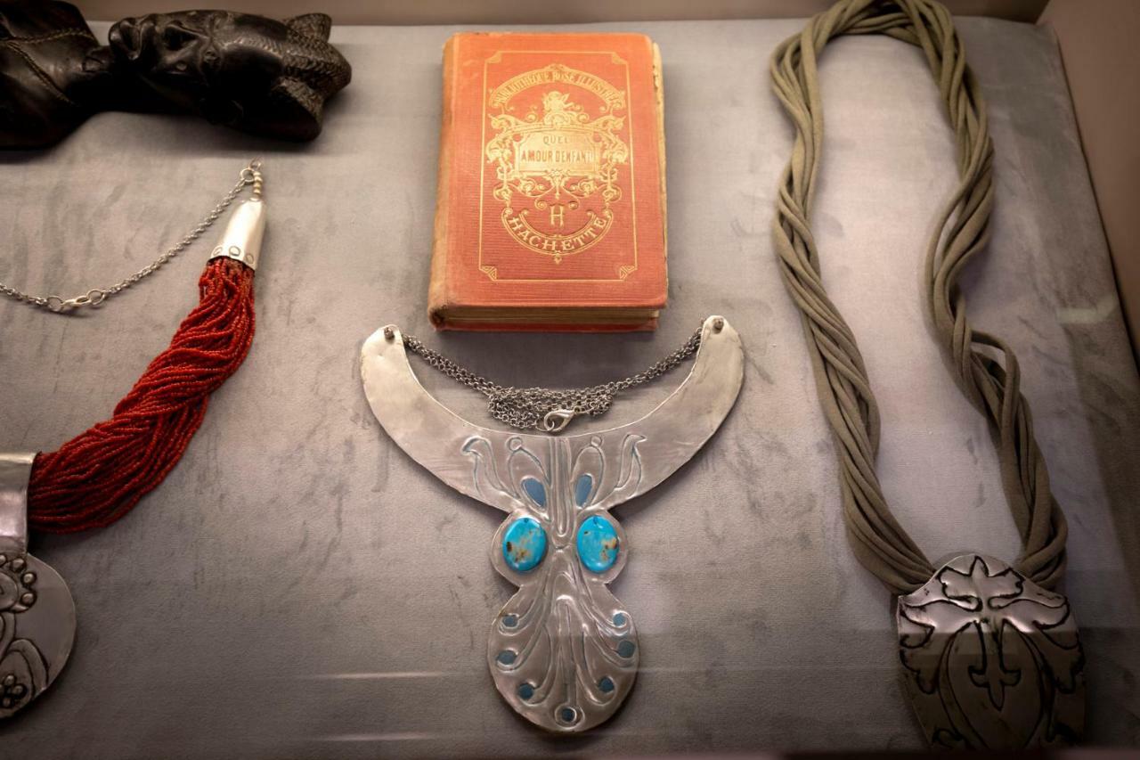 The Pinnacle Athènes Extérieur photo Navajo jewelry